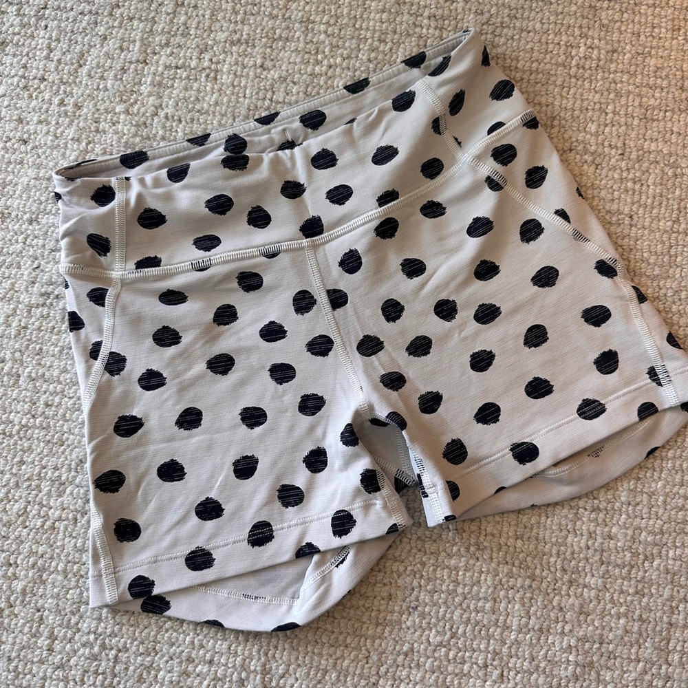 Outdoor Voices 3.5” short polka Dots